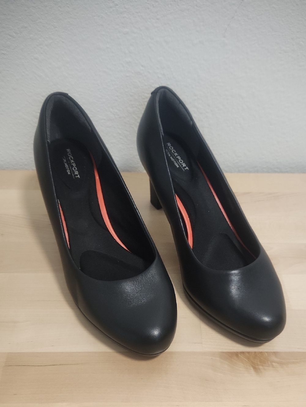 Rockport Women's 8.5 Total Motion Heels Pumps Black EU 39.5 New Without Box